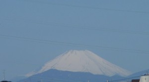 横浜市鶴見区から見た富士山　2013年5月7日　拡大