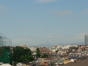 横浜市鶴見区から見た富士山20140711
